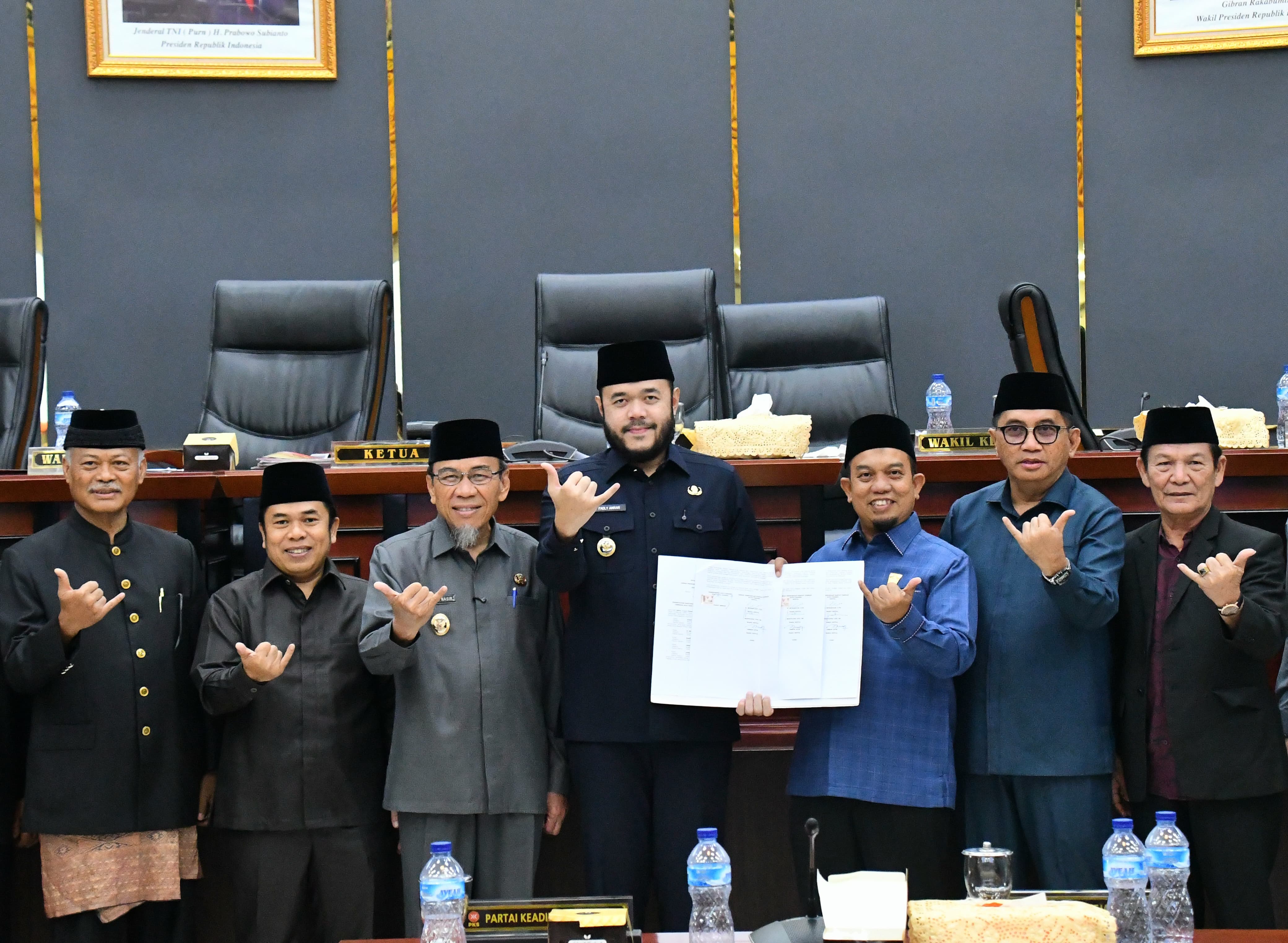 Pemerintah Kota Padang bersama DPRD secara resmi mengesahkan Peraturan Daerah Nomor 5 Tahun 2026