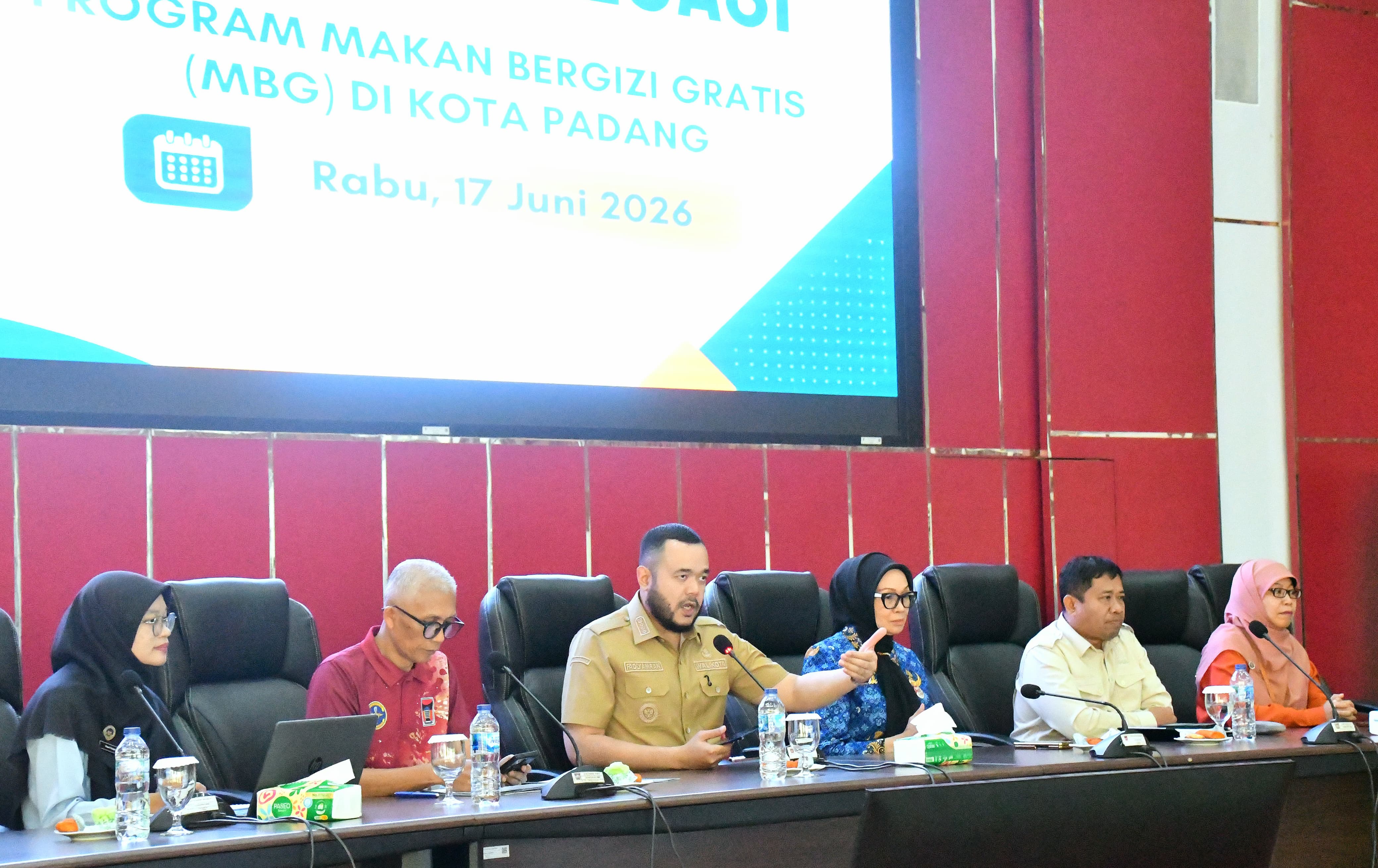 Wako Fadly Amran pada kegiatan Evaluasi Program MBG