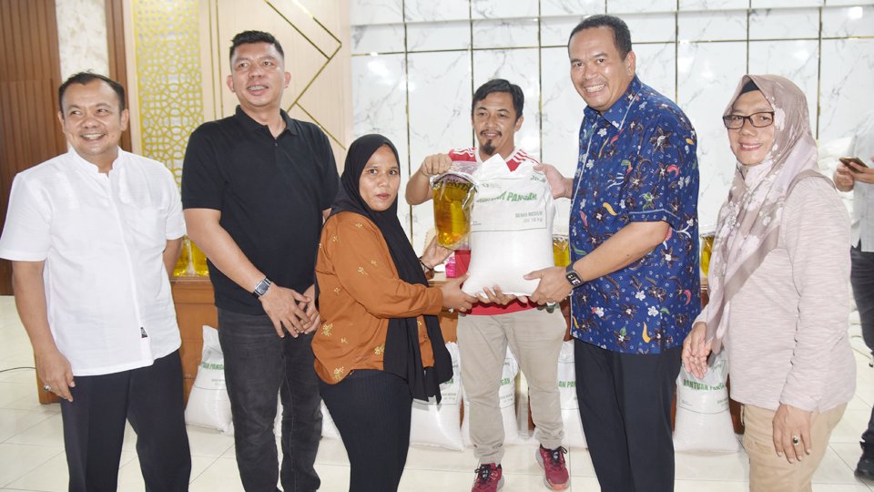 Penyaluran bantuan pangan untuk warga penerima manfaat di Kota Pariaman, Juni 2026