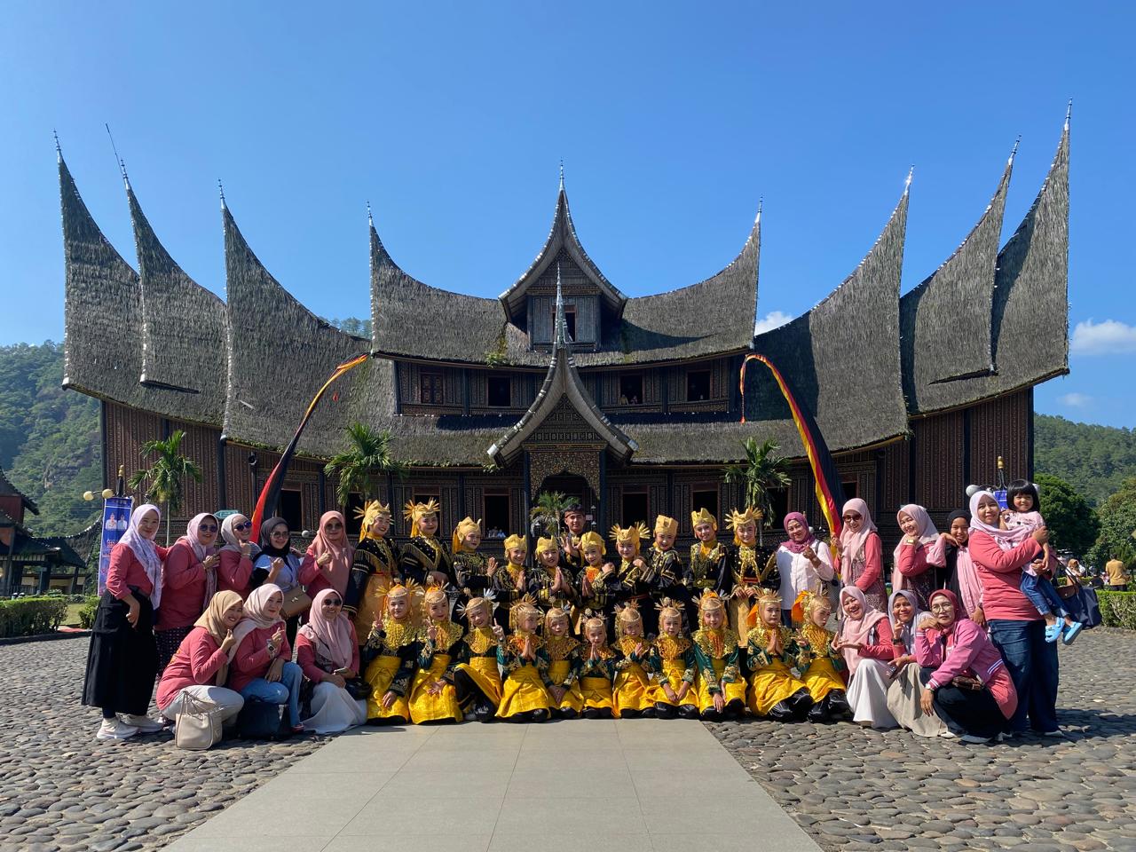 Sanggar Galatiak dari Kota Solok tampil di Festival Minangkabau 2026.