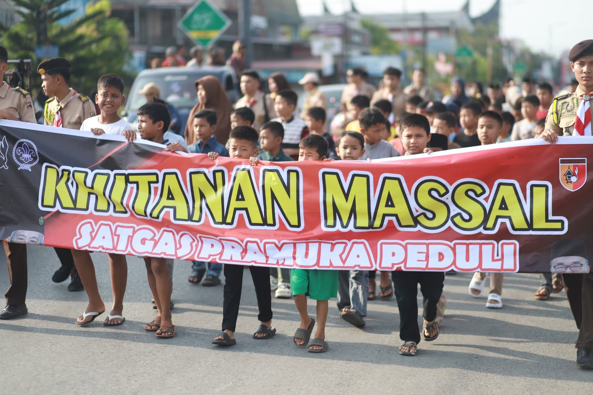 Khitanan massal Satgas Pramuka Peduli di Kota Solok