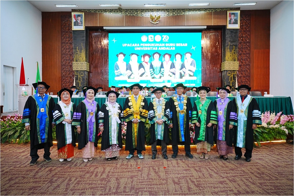Pengukuhan tujuh guru besar Universitas Andalas di Padang