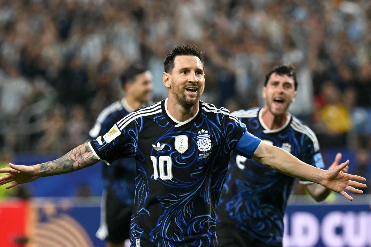 Lionel Messi merayakan gol tendangan bebas saat Argentina mengalahkan Yordania 3-1 di Piala Dunia 2026