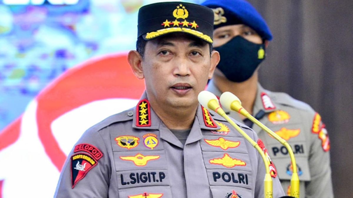 Foto: Kapolri Jenderal Listyo Sigit Prabowo memimpin pelantikan dan sertijab di Mabes Polri