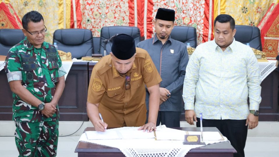 Rapat paripurna DPRD Kota Pariaman saat persetujuan LKPD 2025