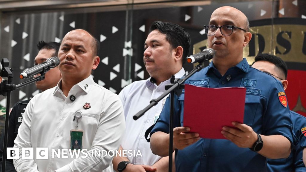 Kejaksaan Agung menetapkan Brigjen Pol Lalu Muhammad Iwan Mahardan sebagai tersangka baru kasus dugaan korupsi MBG.
