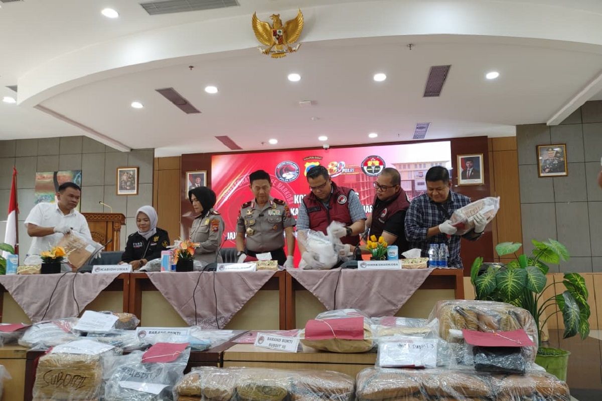 Wakapolda Sumbar Brigjen Pol Solihin saat jumpa pers pengungkapan kasus narkoba Semester I 2026