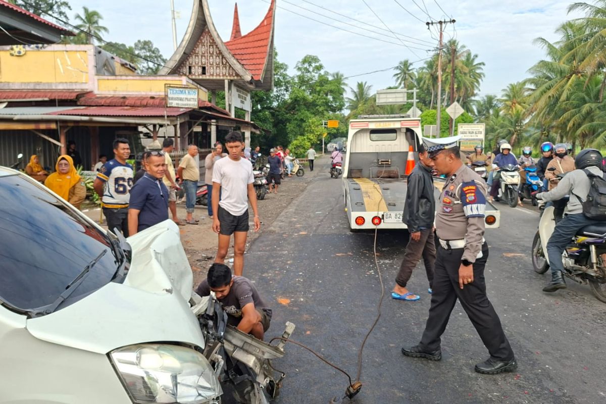 Kecelakaan beruntun di Sicincin Padang Pariaman