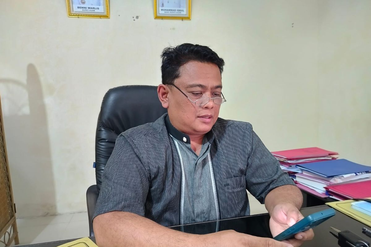 Kepala Dinas Perindustrian Perdagangan dan Ketenagakerjaan Agam Budi Perwira Negara