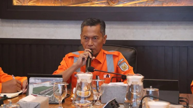 Kepala Divre II Sumbar Lutfi Wijaya memimpin rapat Safety Committee perdana di Ruang Rapat Buya Hamka, Kantor Divre II Sumbar, Selasa (7/7/2026)