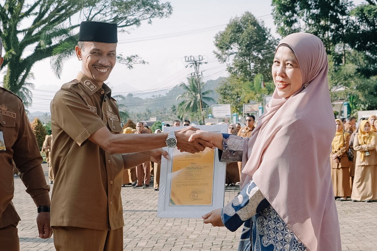 Lima Koperasi di Solok Selatan Terima Penghargaan di Hari Koperasi ke-79