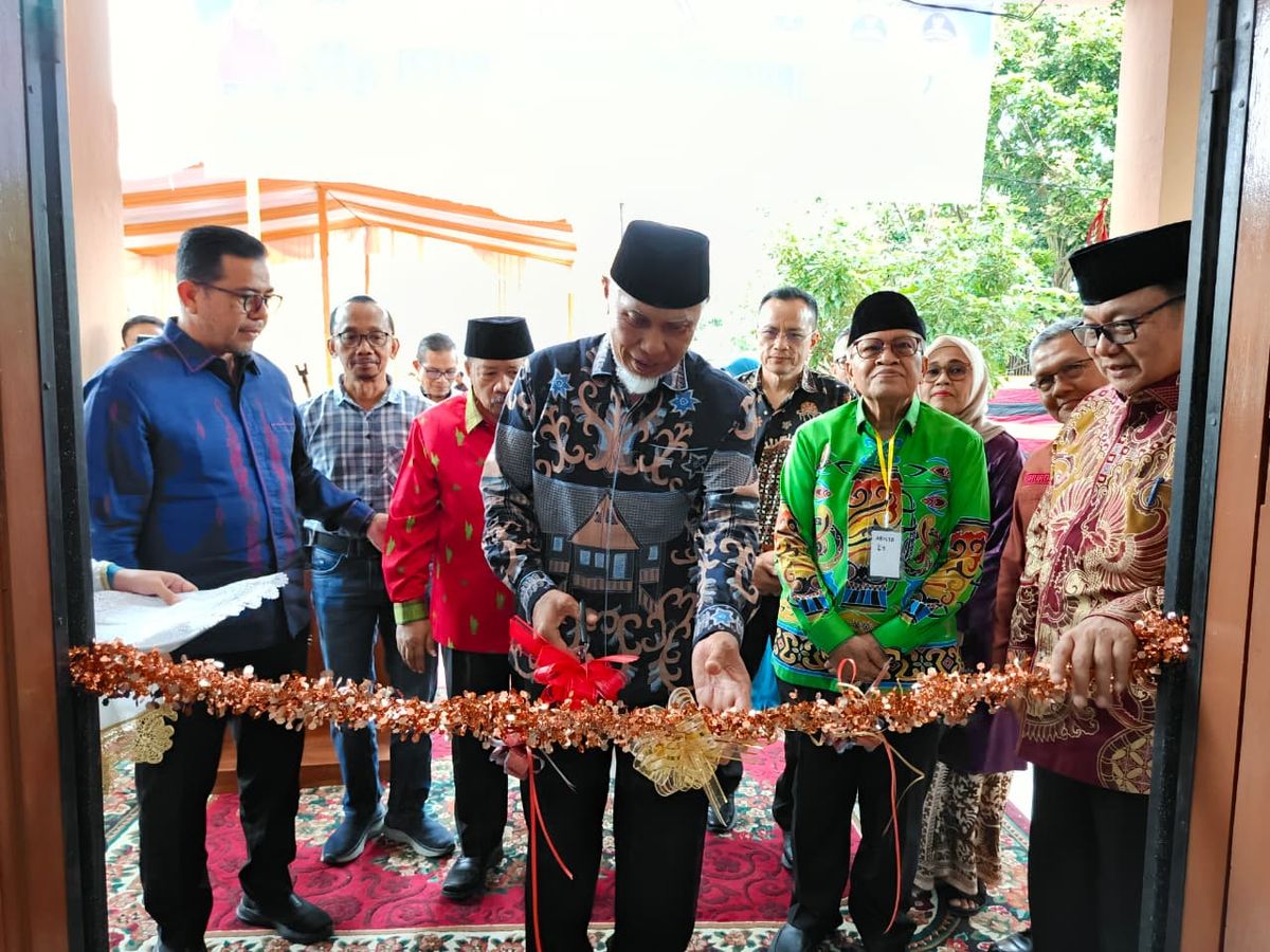 Gubernur Mahyeldi Resmikan Asrama Putri SMAN 1 Bukittinggi, Perkuat Pendidikan Karakter