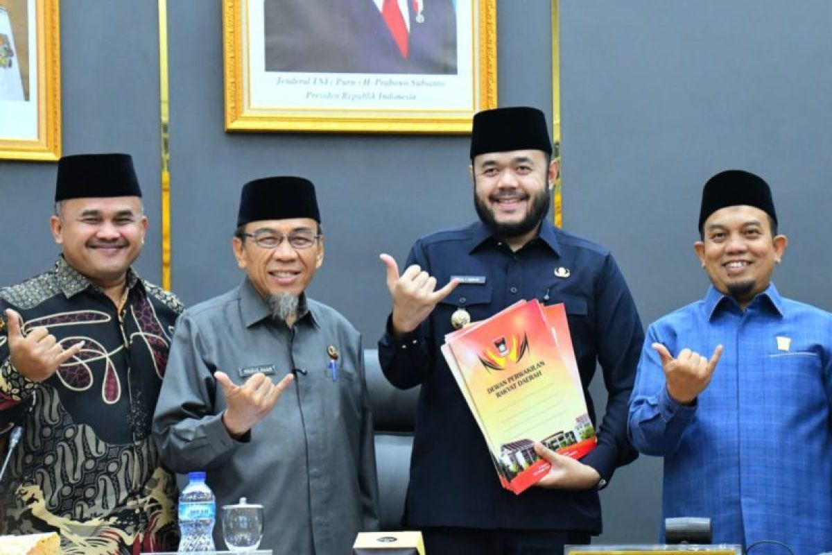 DPRD dan Pemko Padang Sahkan Perda Penguatan Lembaga Adat Minangkabau