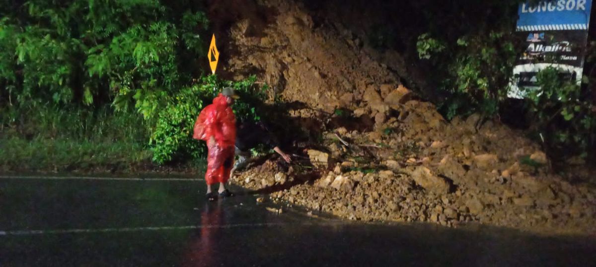 Dinas PUPR Atasi Longsor di Gunung Padang, Jalan Kembali Lancar