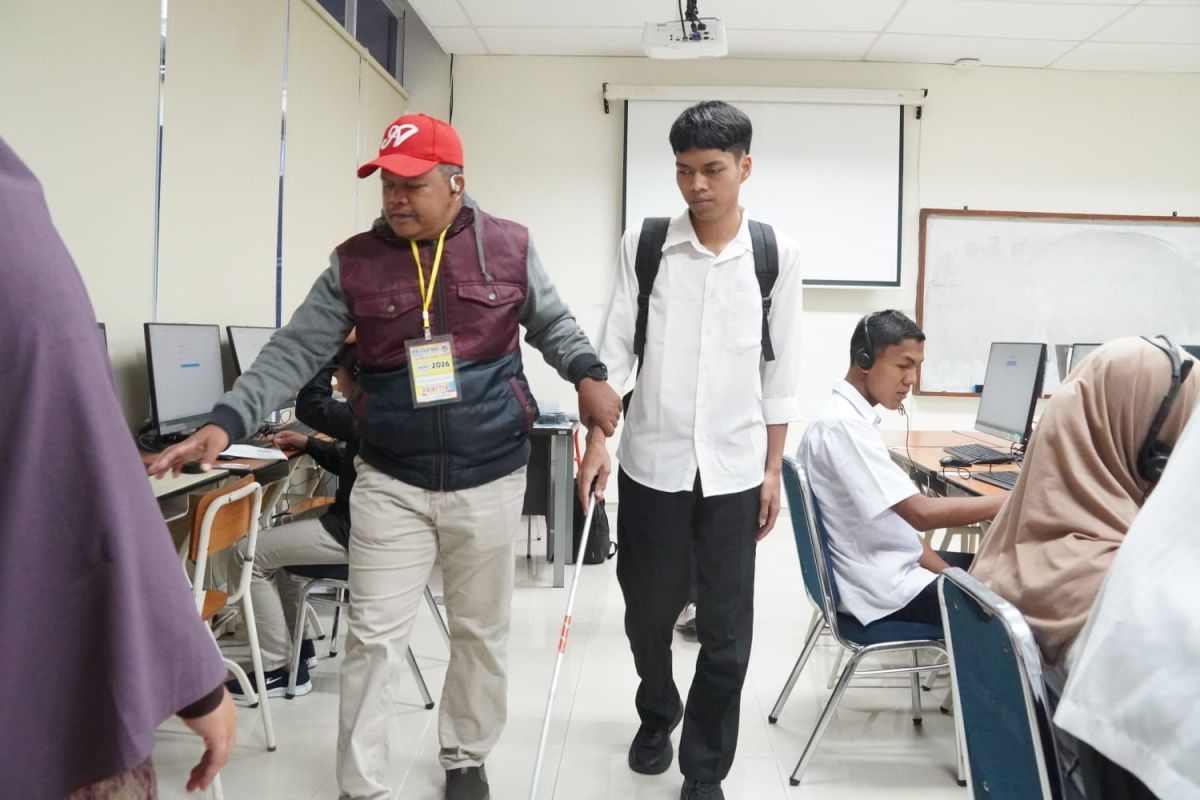 Empat Penyandang Disabilitas Netra Ikuti UTBK di UNP Demi Kejar Masa Depan