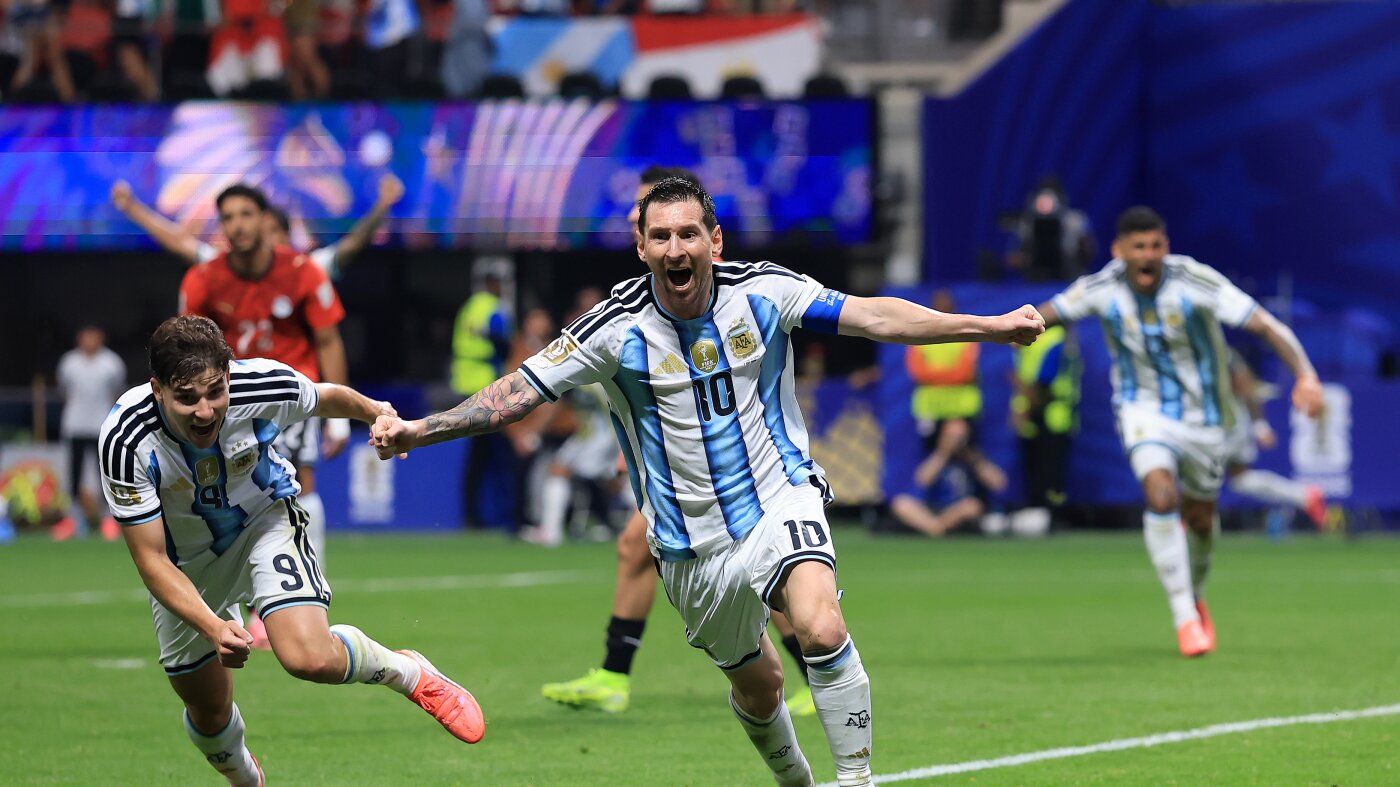 Lionel Messi merayakan gol penyama kedudukan Argentina ke gawang Mesir di babak 16 besar Piala Dunia 2026 di Atlanta Stadium, 7 Juli 2026