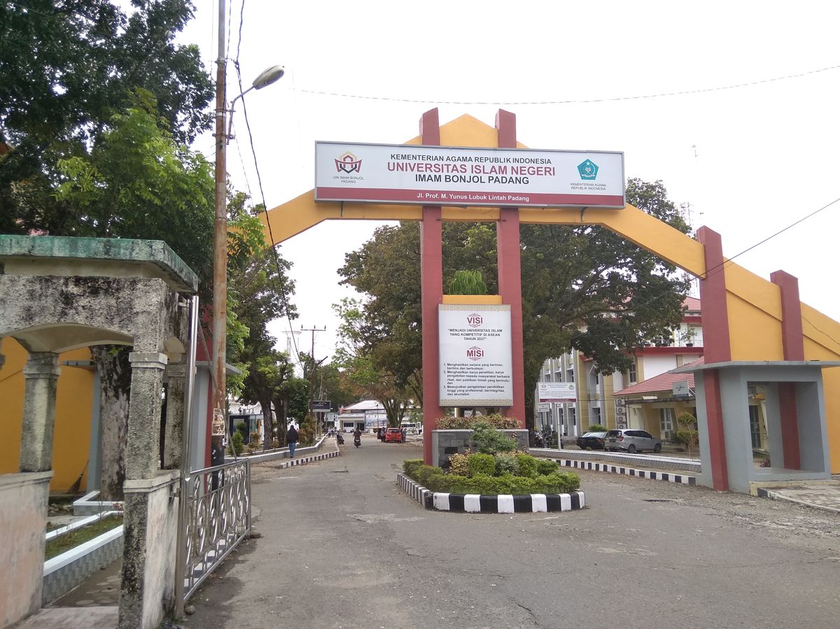 Foto: Wikimedia Commons / Gerbang UIN Imam Bonjol Padang