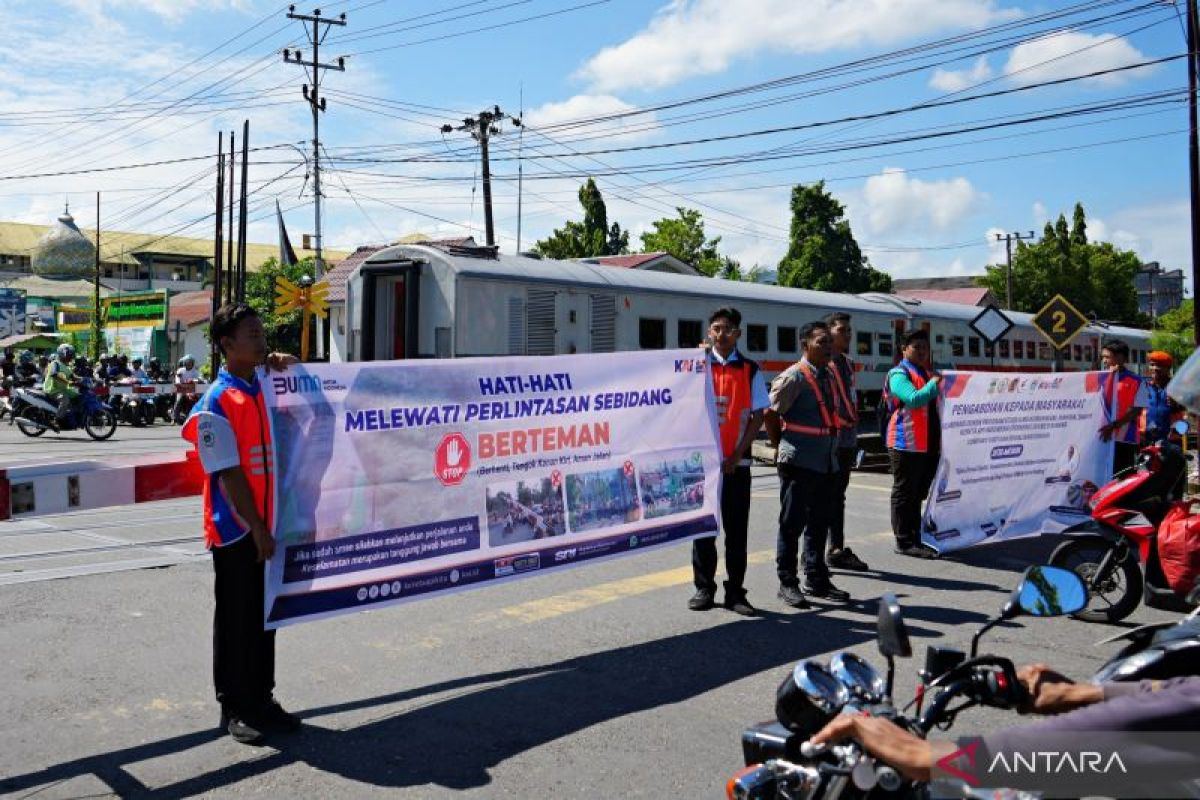 KAI Divre II Sumbar Perkuat Edukasi Keselamatan di Perlintasan Sebidang bersama Unidha dan SMKN 6 Padang