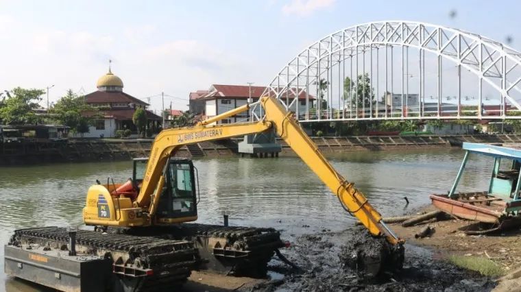 Pengerukan Batang Arau Dimulai, Pemko Padang Siapkan Sungai untuk HJK ke-357