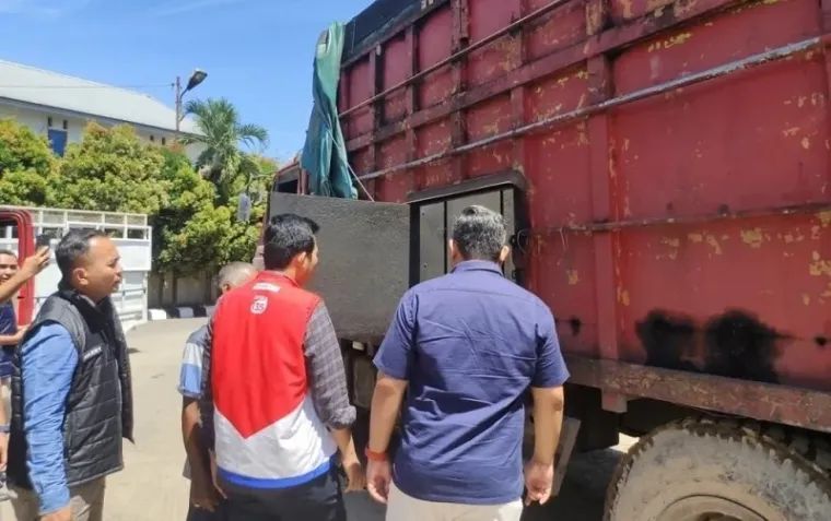 Sidak di Sejumlah SPBU, Polda Sumbar Temukan Truk Berplat Ganda dan Barcode Berbeda