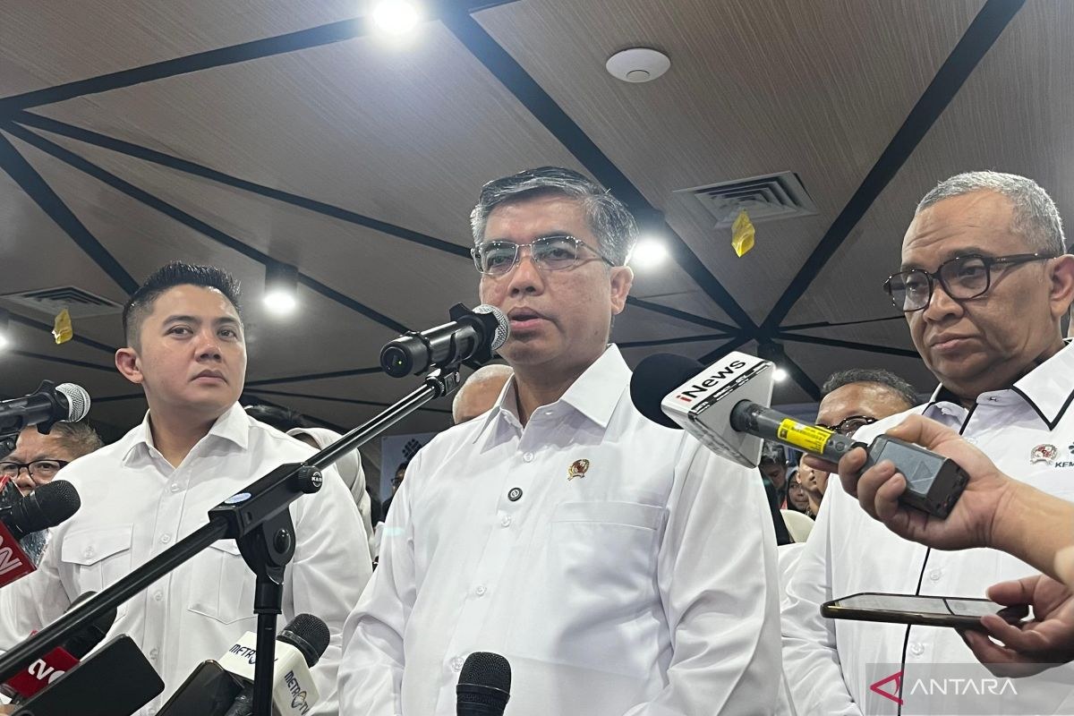 Menaker Yassierli dalam jumpa pers Program Magang Nasional 2026 di Jakarta