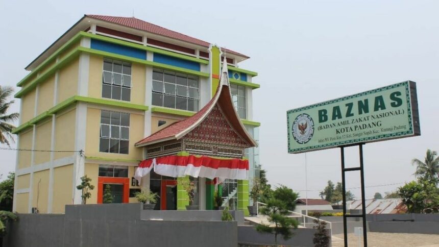 Program Beasiswa Binaan BAZNAS Kota Padang untuk mahasiswa mustahik. Foto: Padangkita